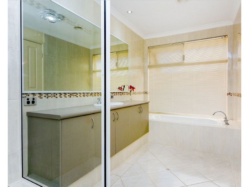 12 Friartuck Rd, Dalyellup WA 6230