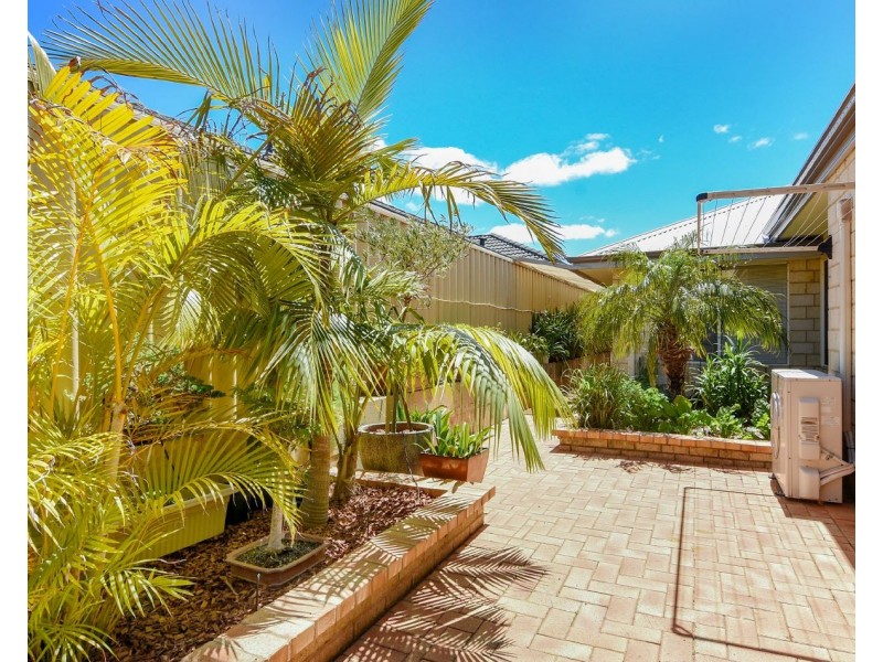 12 Friartuck Rd, Dalyellup WA 6230