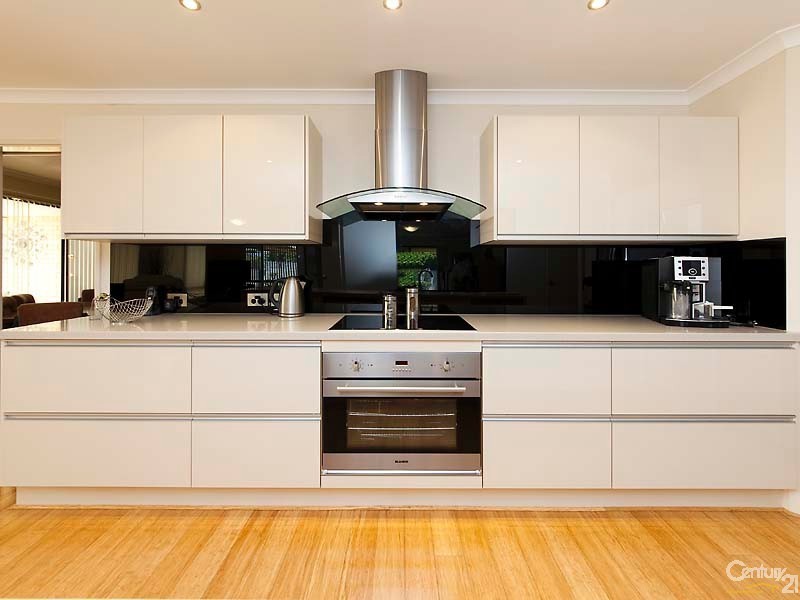 14 Rochester Drive, Mindarie WA 6030