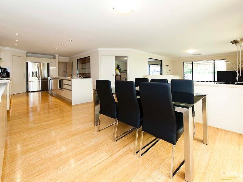 14 Rochester Drive, Mindarie WA 6030