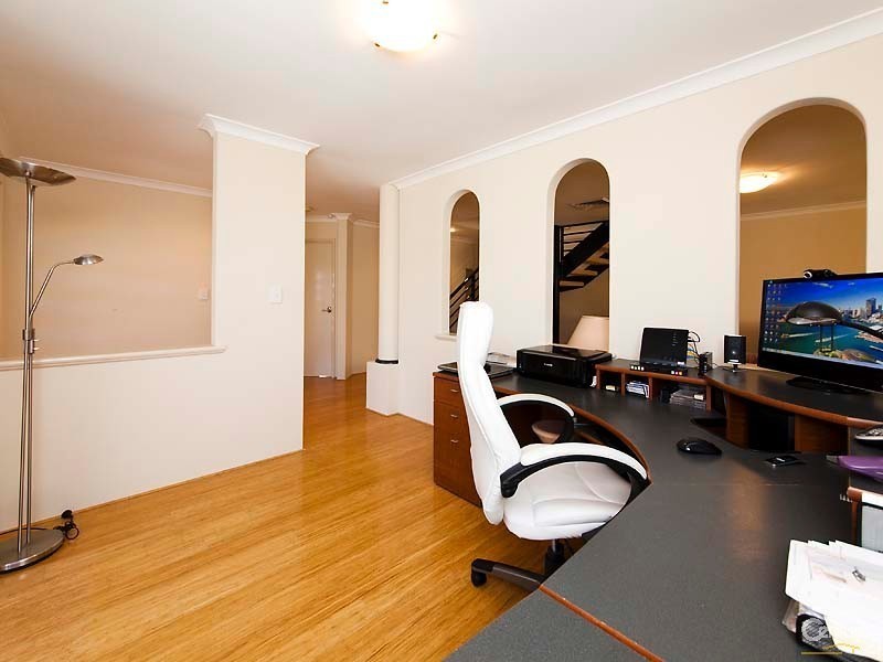 14 Rochester Drive, Mindarie WA 6030