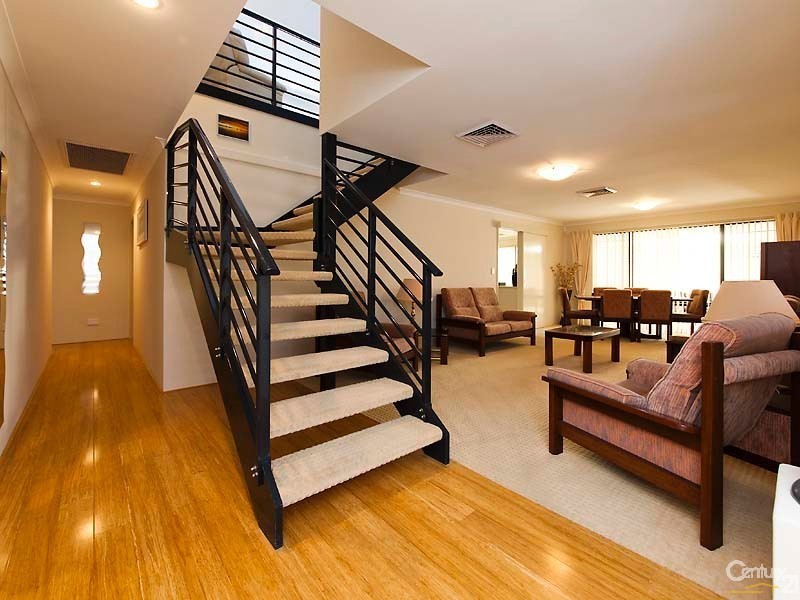 14 Rochester Drive, Mindarie WA 6030