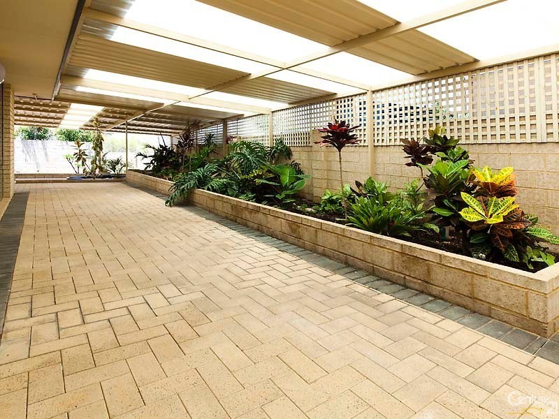 14 Rochester Drive, Mindarie WA 6030