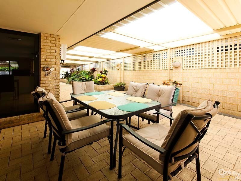14 Rochester Drive, Mindarie WA 6030