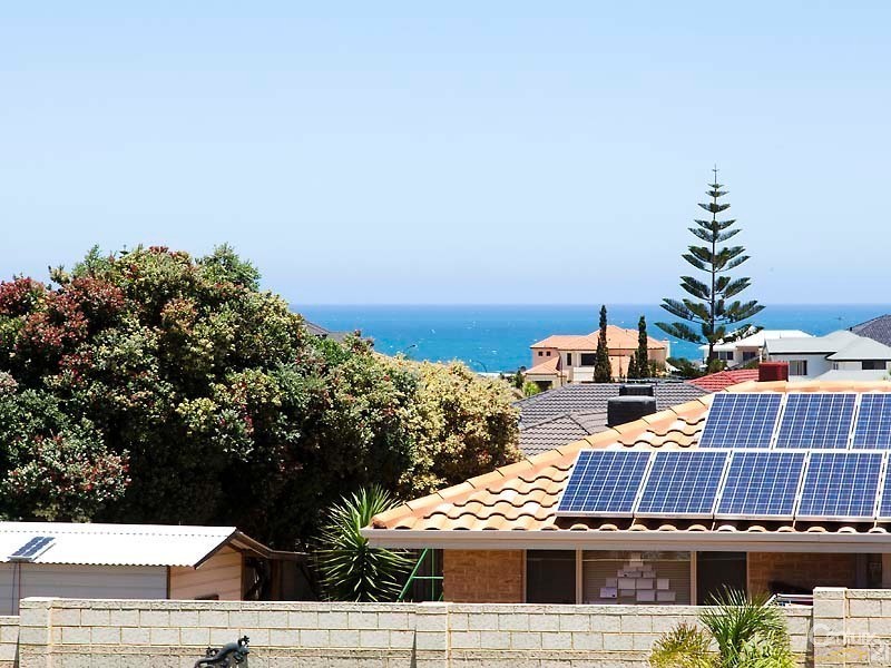 14 Rochester Drive, Mindarie WA 6030