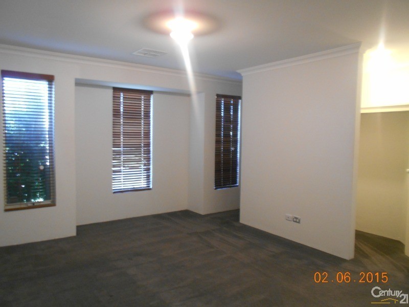 11 Pirianda Way, Aveley WA 6069