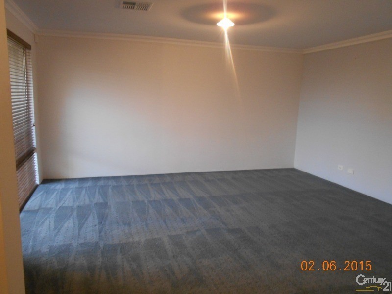 11 Pirianda Way, Aveley WA 6069