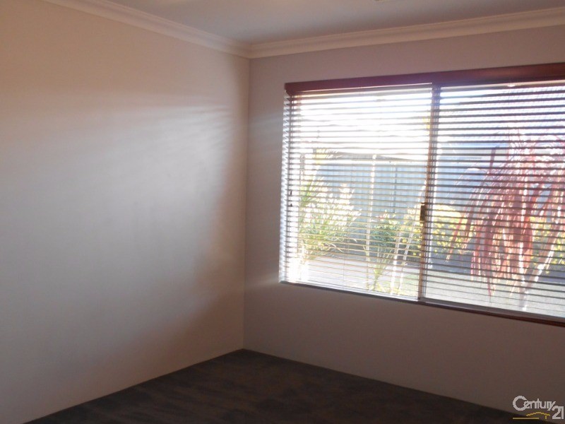 11 Pirianda Way, Aveley WA 6069