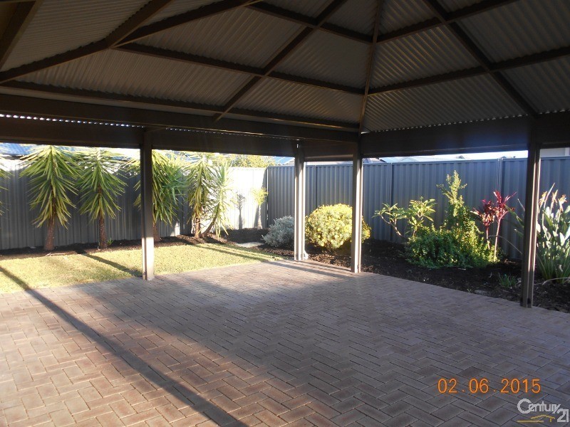 11 Pirianda Way, Aveley WA 6069