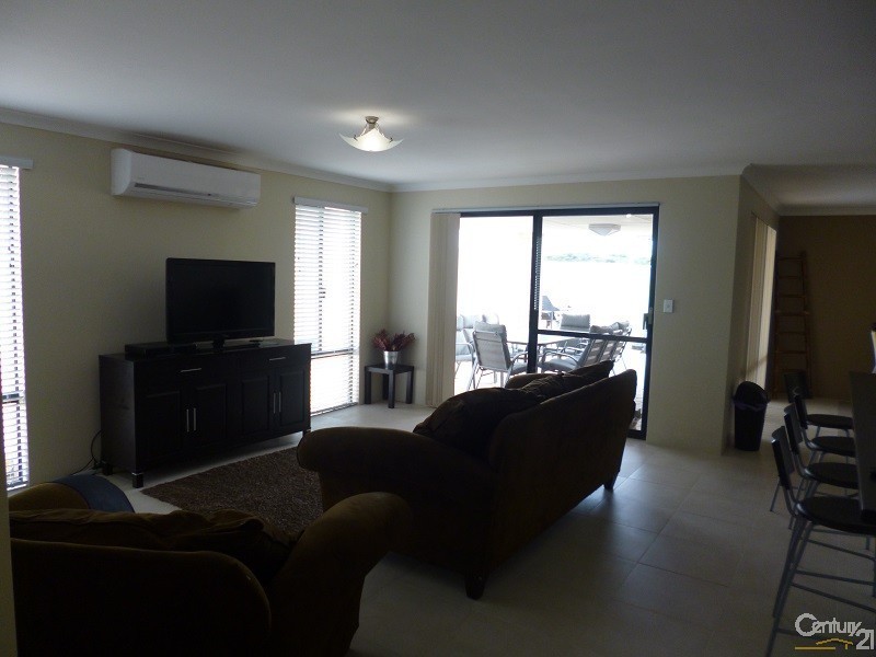 42 Shipmaster Ave, Alkimos WA 6038