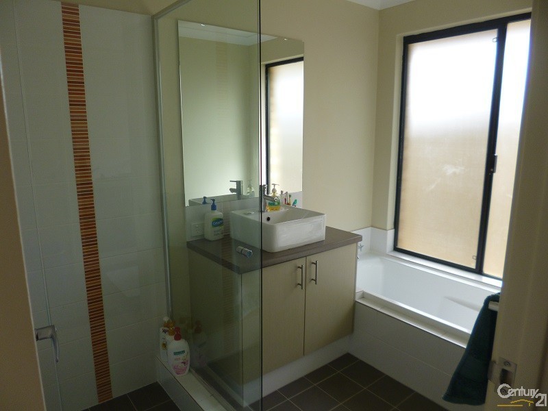 42 Shipmaster Ave, Alkimos WA 6038