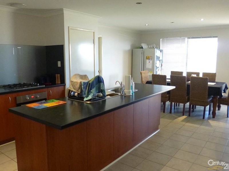 2 Smeaton Lane, Carramar WA 6031