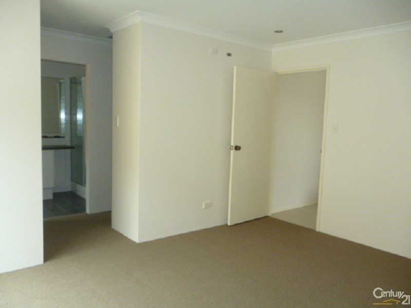 2 Smeaton Lane, Carramar WA 6031