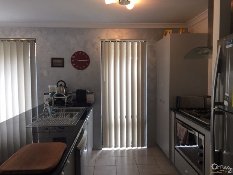 6 Astrolux Court, Banksia Grove WA 6031