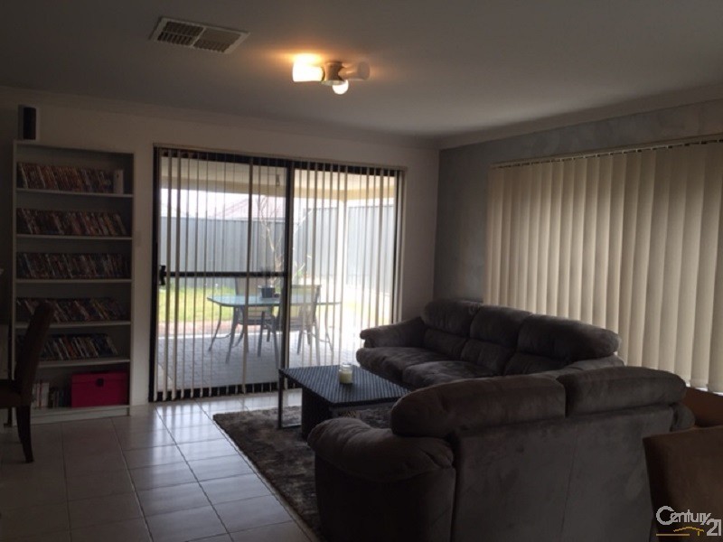 6 Astrolux Court, Banksia Grove WA 6031