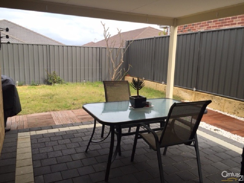 6 Astrolux Court, Banksia Grove WA 6031