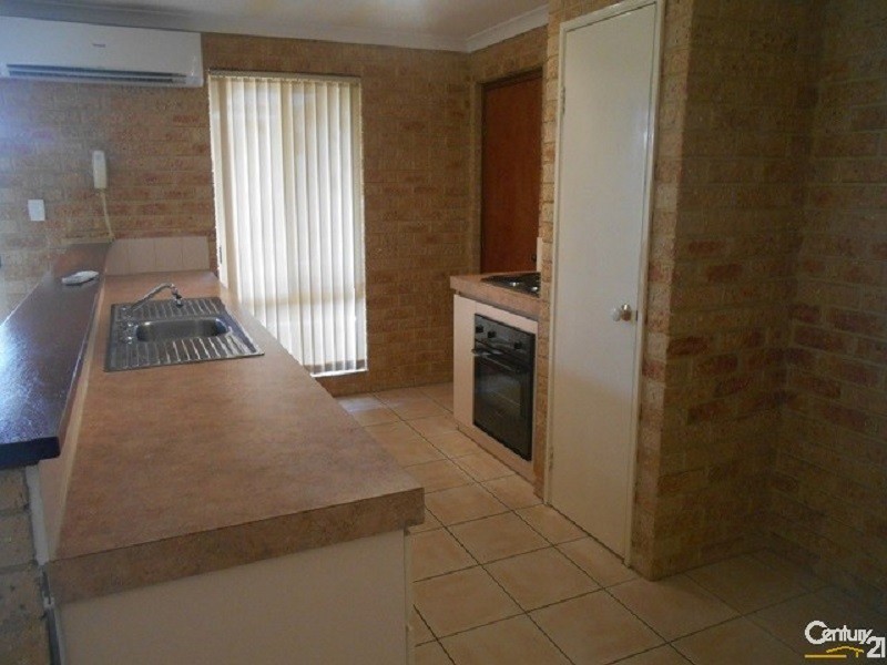 4 Yarra Court, Carramar WA 6031