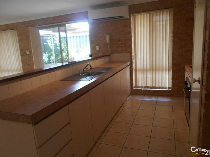 4 Yarra Court, Carramar WA 6031