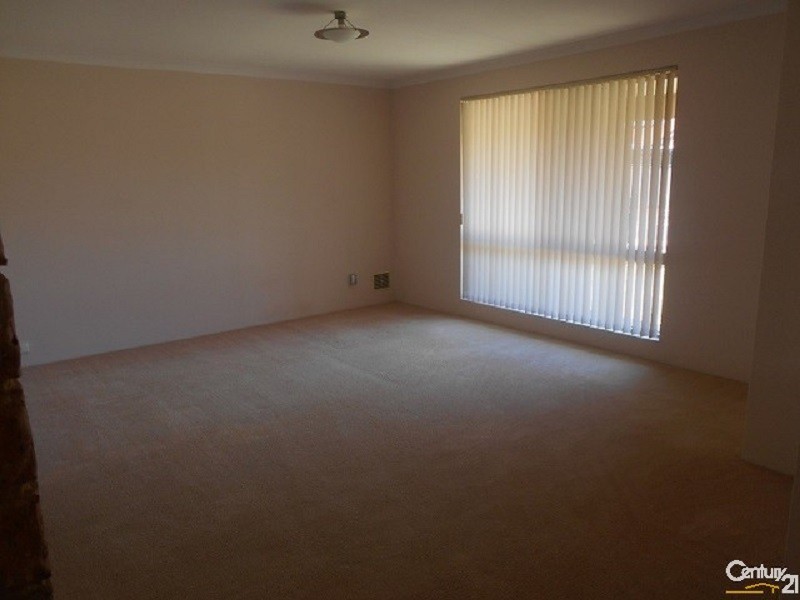 4 Yarra Court, Carramar WA 6031