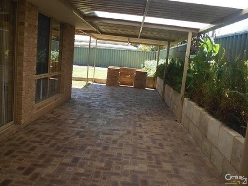 4 Yarra Court, Carramar WA 6031