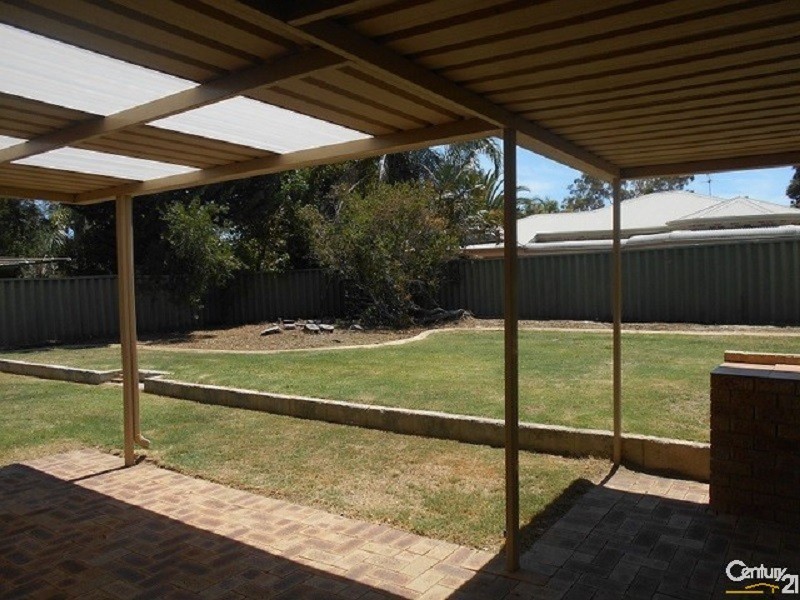 4 Yarra Court, Carramar WA 6031