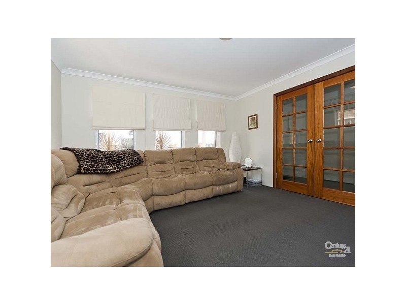 9 Duyfken Road, Jindalee WA 6036