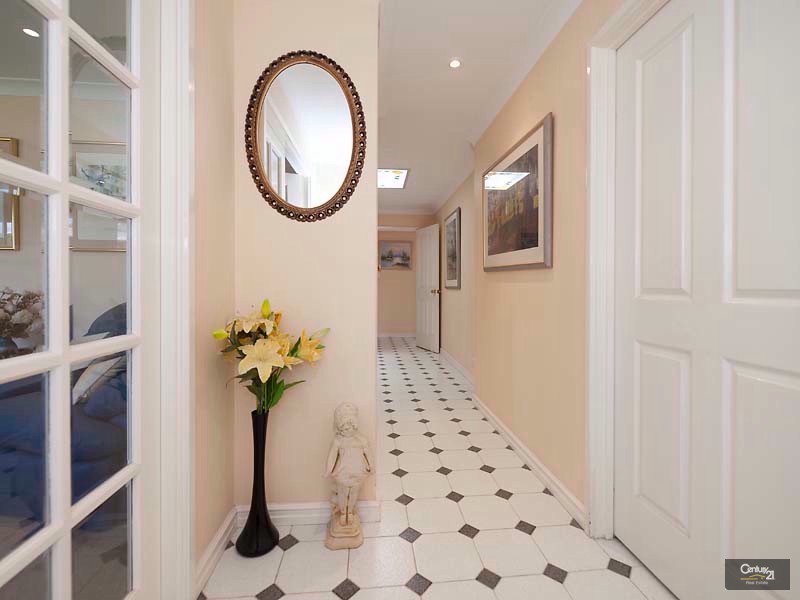 2 The Lakes, Connolly WA 6027