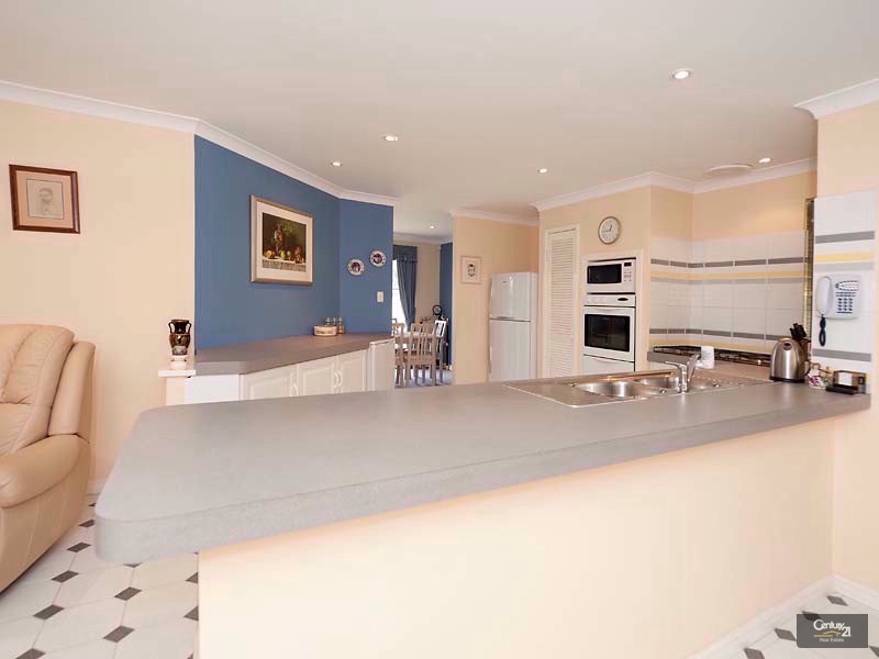 2 The Lakes, Connolly WA 6027