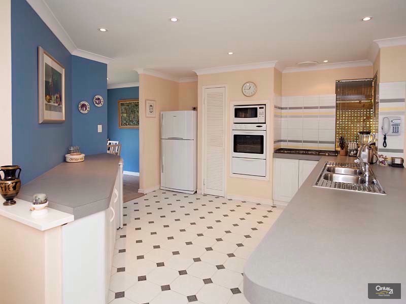 2 The Lakes, Connolly WA 6027