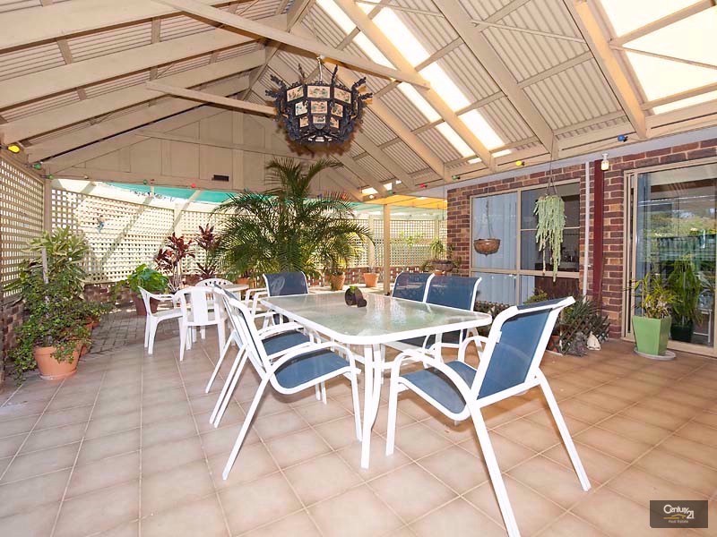 2 The Lakes, Connolly WA 6027