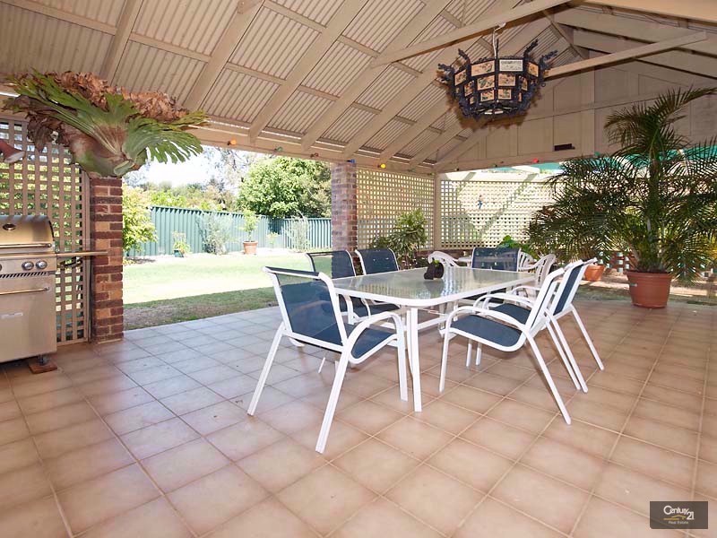 2 The Lakes, Connolly WA 6027