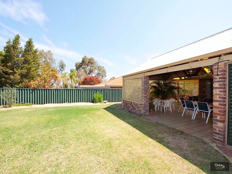 2 The Lakes, Connolly WA 6027