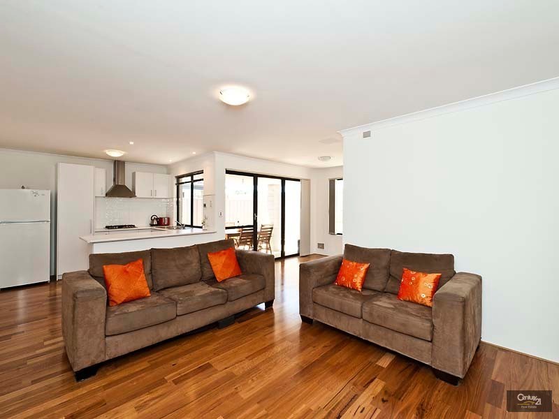 27/15 Crosthwait Cir, Tapping WA 6065