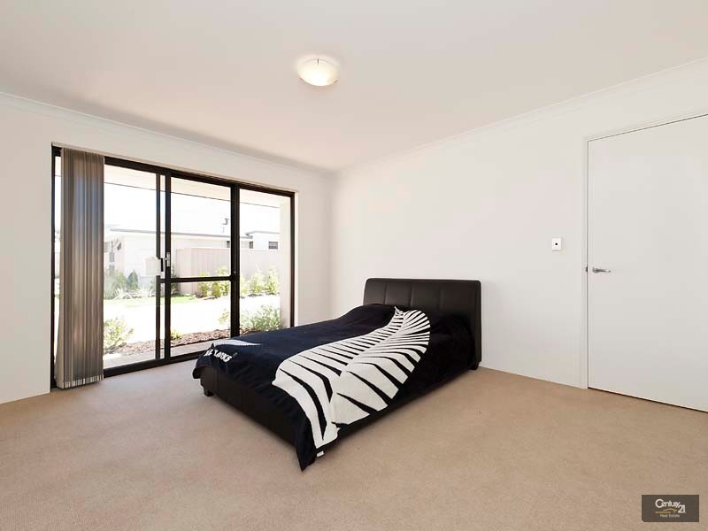 27/15 Crosthwait Cir, Tapping WA 6065