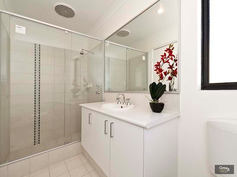 27/15 Crosthwait Cir, Tapping WA 6065