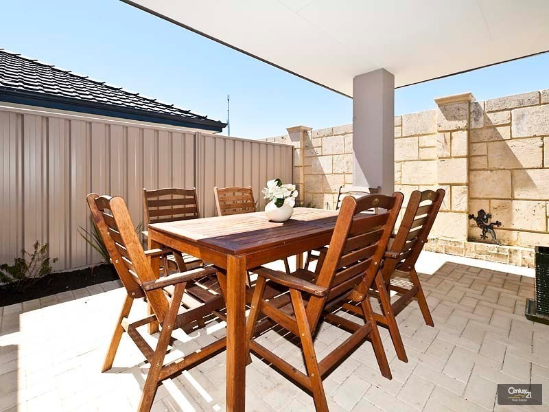 27/15 Crosthwait Cir, Tapping WA 6065