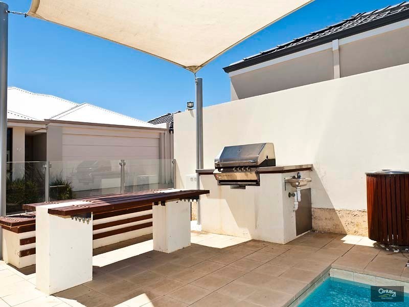 27/15 Crosthwait Cir, Tapping WA 6065