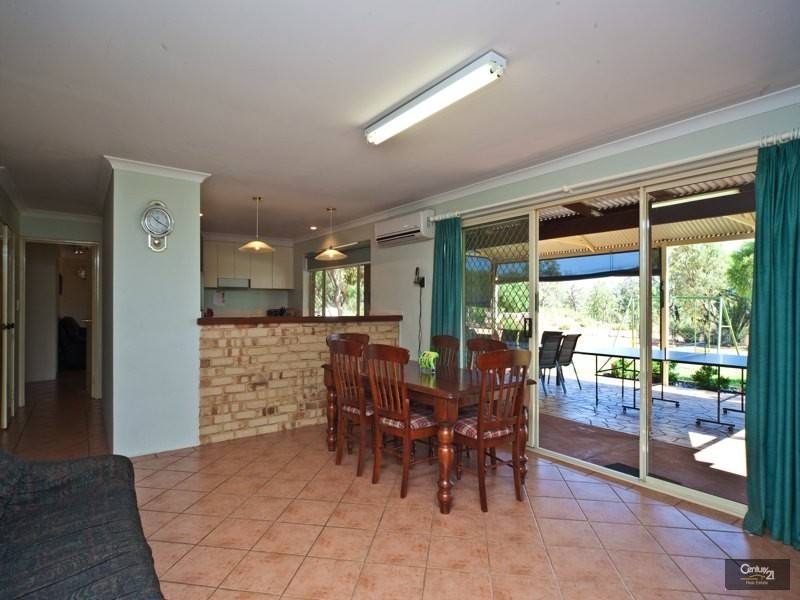 62 Crestview Drive, Lennard Brook WA 6503