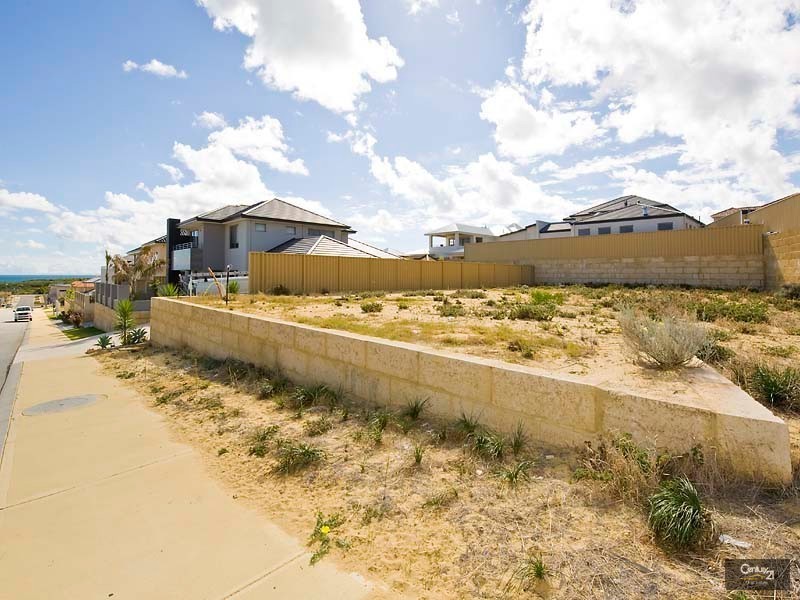 4 St Lucia Road, Iluka WA 6028