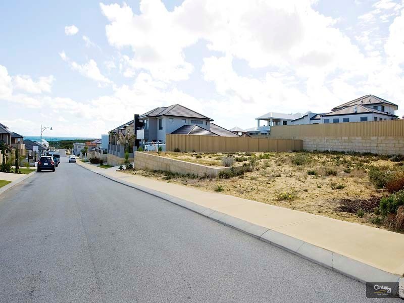 4 St Lucia Road, Iluka WA 6028