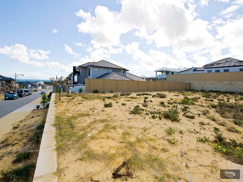 4 St Lucia Road, Iluka WA 6028