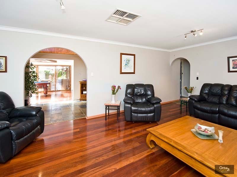 9 Marlin Place, Beldon WA 6027