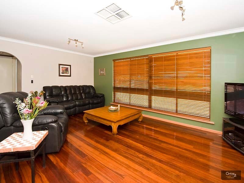 9 Marlin Place, Beldon WA 6027