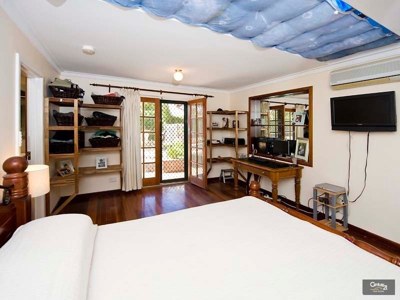 9 Marlin Place, Beldon WA 6027