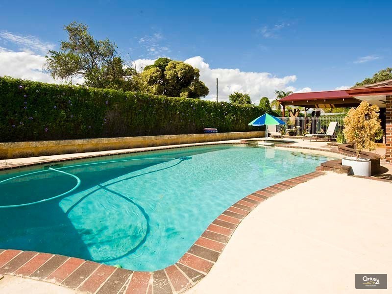 9 Marlin Place, Beldon WA 6027