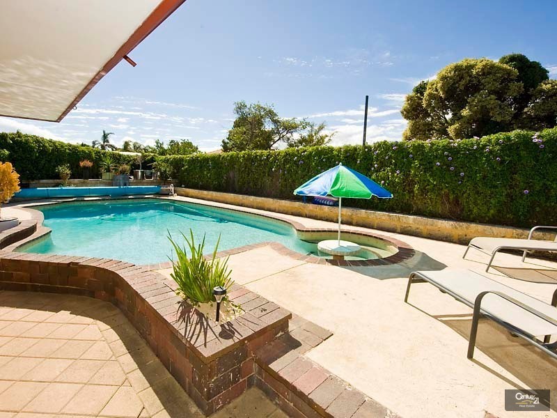 9 Marlin Place, Beldon WA 6027