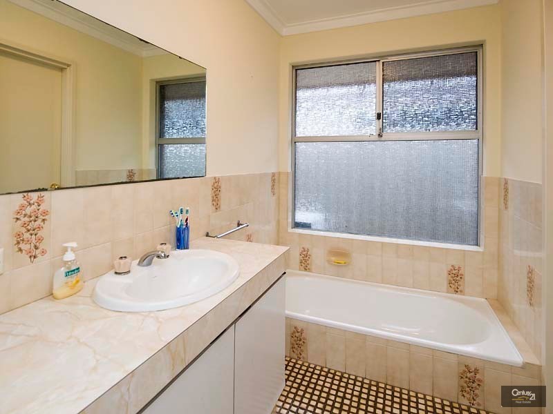 2/23 Springvale Drive, Warwick WA 6024