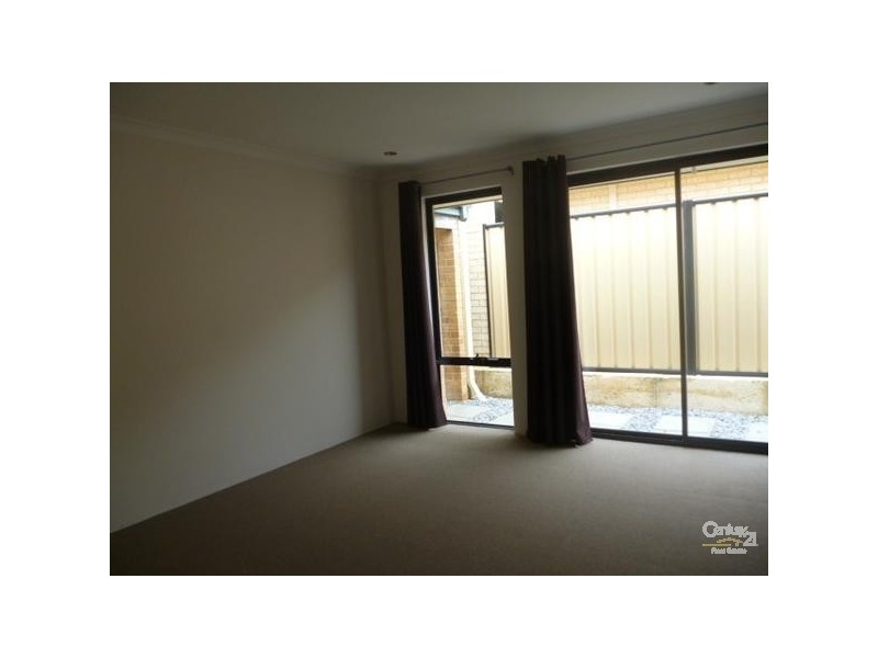 2 Smeaton Lane, Carramar WA 6031