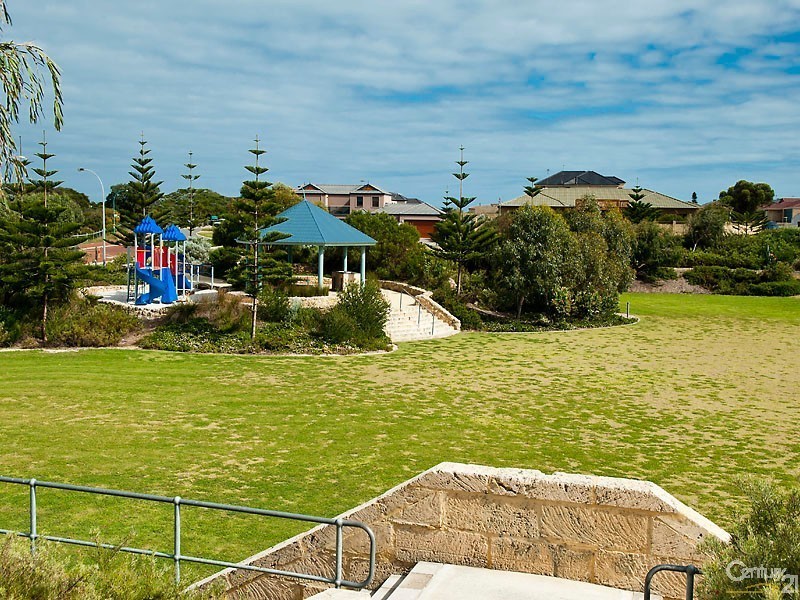 9 Moonlighter Way, Yanchep WA 6035