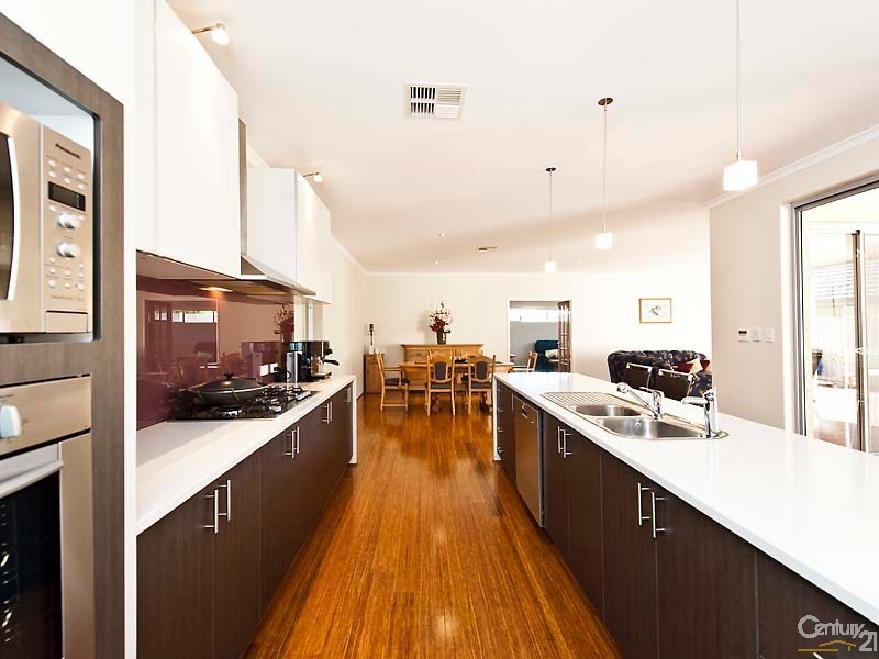 22 Liriope Parkway, Sinagra WA 6065